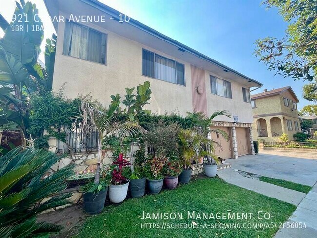 Foto del edificio - 921 Cedar Ave