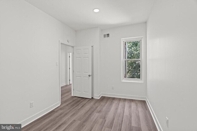 Foto del edificio - 1334 N Hollywood St