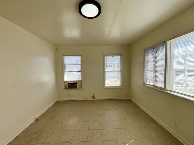 Foto del edificio - 1 Bedroom Home with Large Backyard on North Loop!