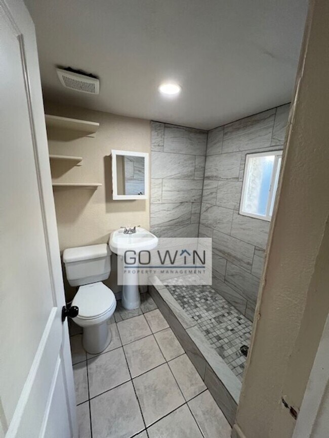 Building Photo - 3546 W Roosevelt St