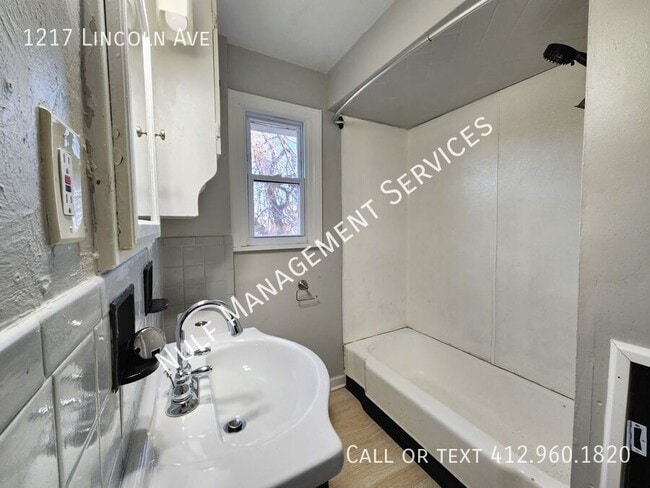 Building Photo - 1217 Lincoln Ave