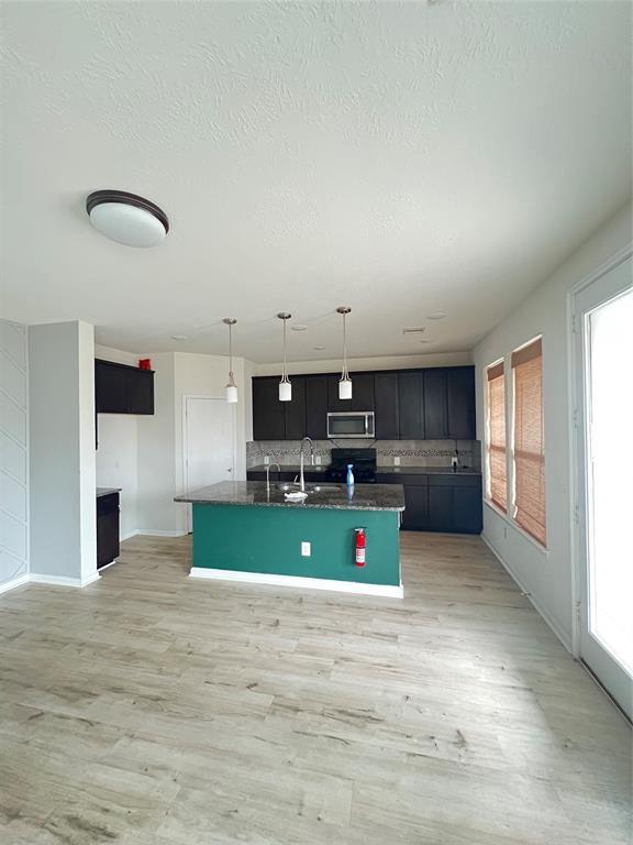 Foto del edificio - 4118 Lake Cypress Cir
