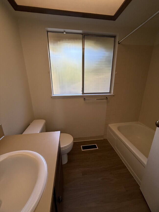 Foto del edificio - "Charming 3-Bedroom Home with Cozy Firepla...