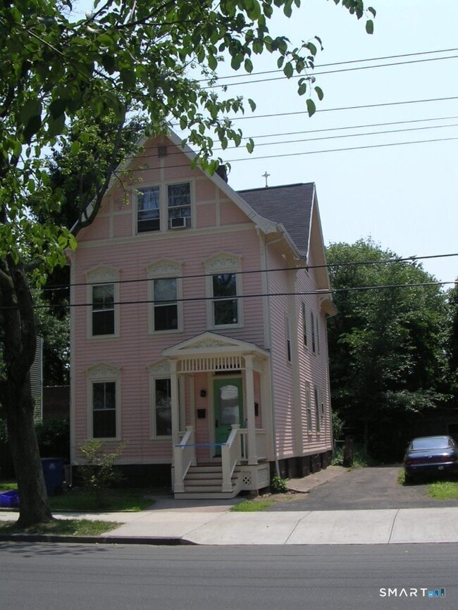 Building Photo - 118 Lawrence St
