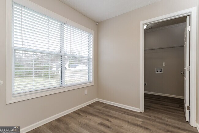 Building Photo - 45 Weldon Pl
