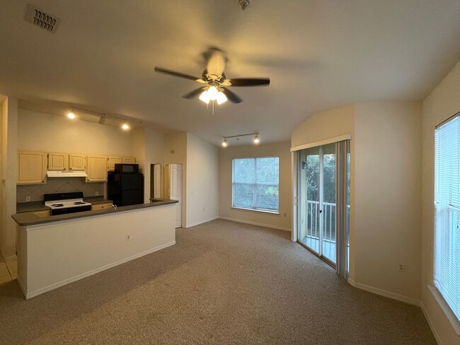 Building Photo - Beautfiul 1BR/1BA Condo in Visconti in Mai...