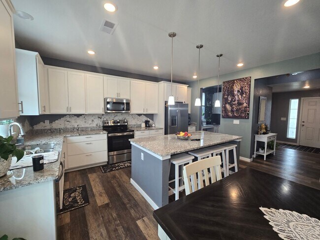 Foto del edificio - Built in 2021 Spacious Home with 4 bedroom...