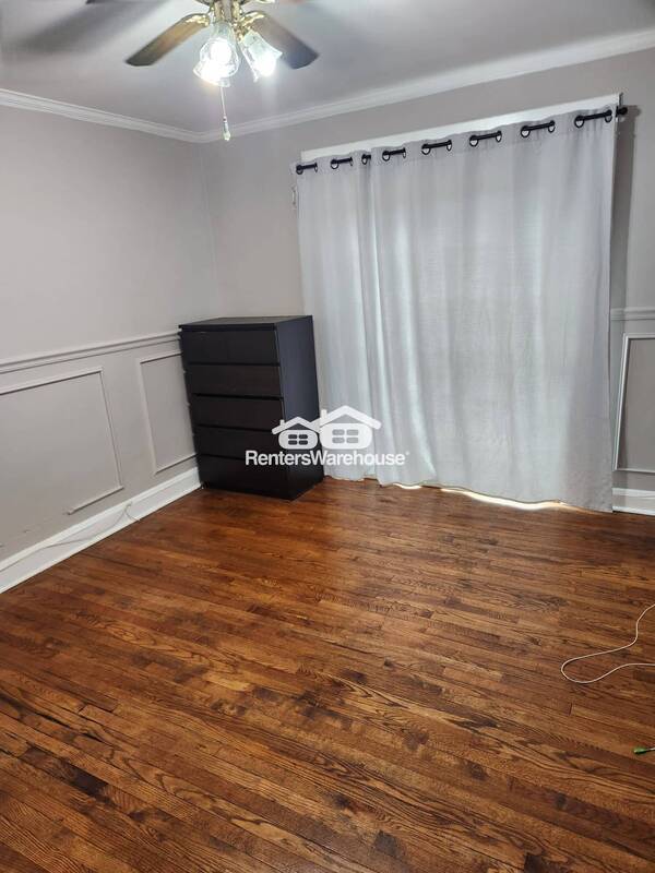 Foto del edificio - 4635 Wilkens Ave