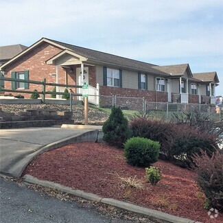 Building Photo - 1099 Locust Dr