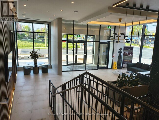 Photo du bâtiment - 8188 Yonge St