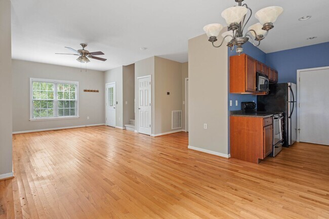 Foto del edificio - 3 Bedroom 1.5 bath house close to West Asheville, Great location!