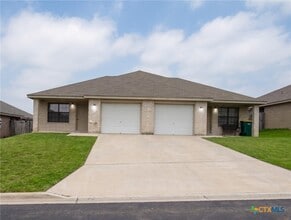 Building Photo - 305 Cedar Ridge Dr