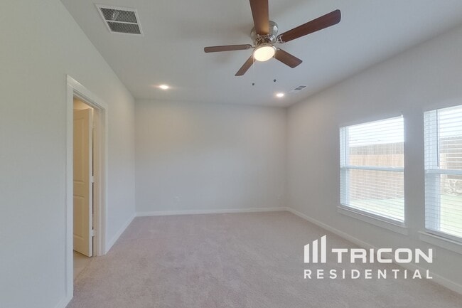 Building Photo - 337 Sun Harvest Dr