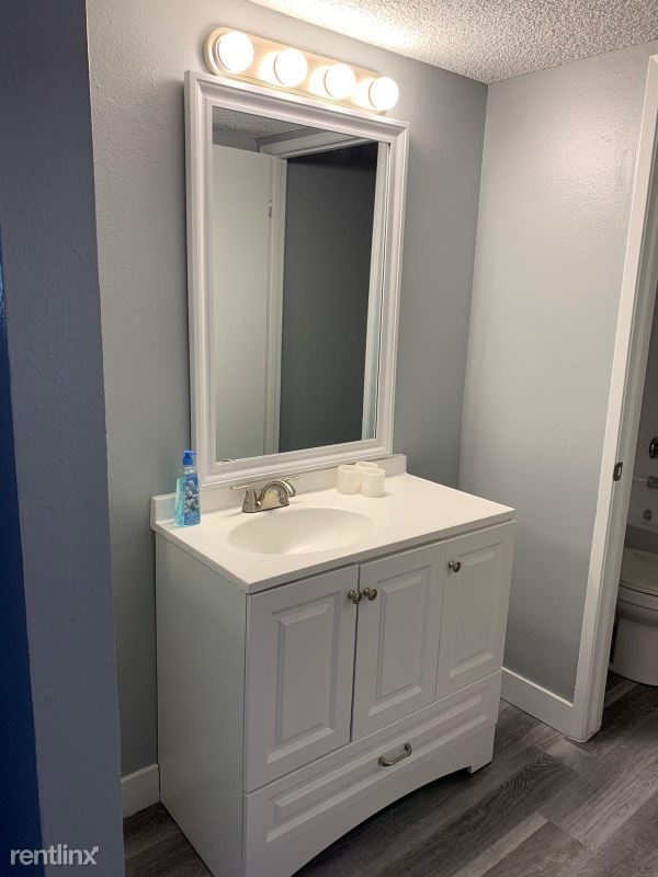 Foto del edificio - 1 br, 1 bath Apartment - 7240 Jordan Ave.