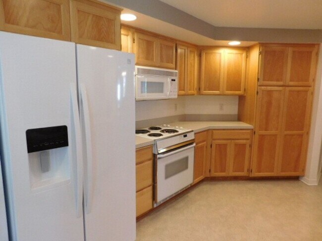 Building Photo - 3Bd/2Ba Single Story House- For viewing!