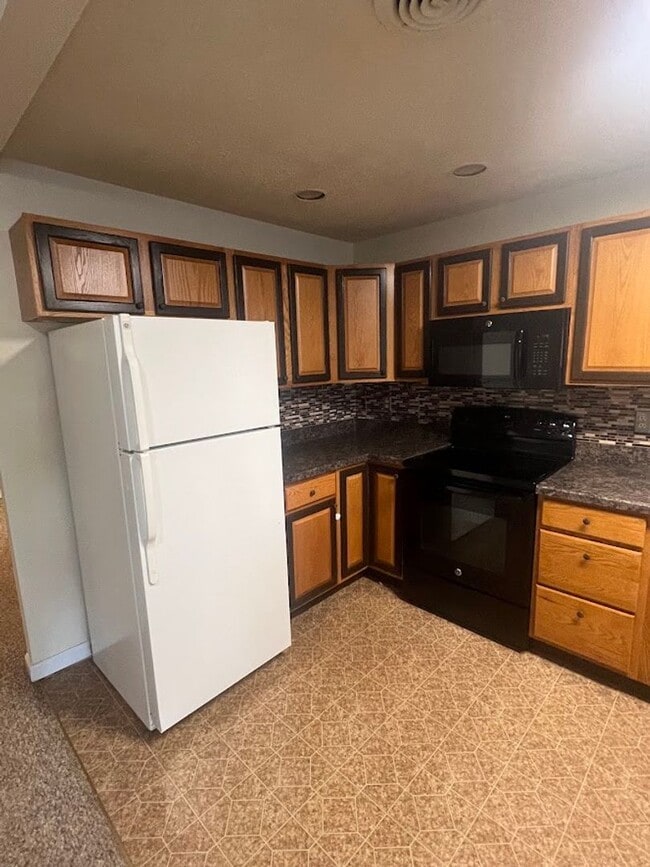 Building Photo - Wernersville 2 bedroom condo