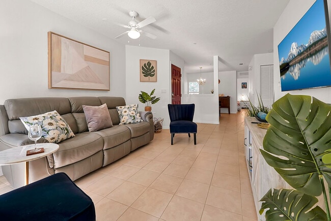 Building Photo - 2728 Club Cortile Cir