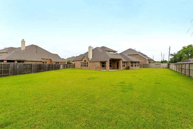 Building Photo - 6122 Garden Lakes Ln