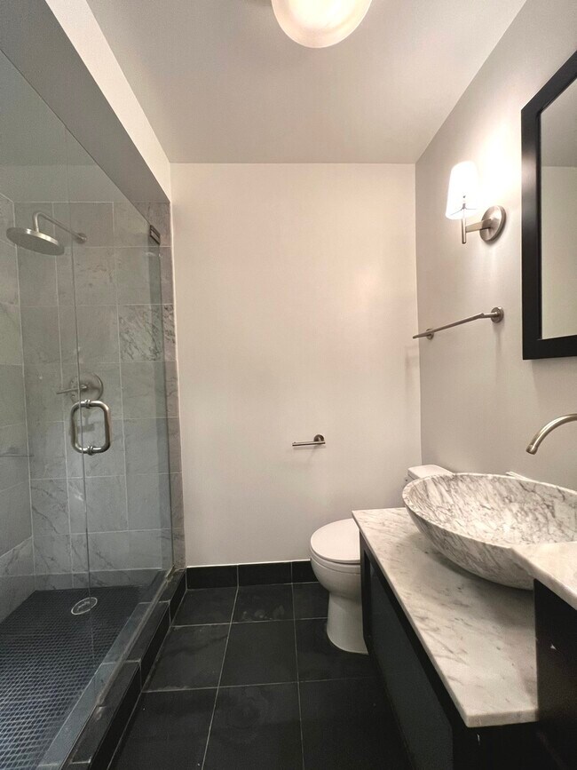 Foto del edificio - 4250 N Marine Dr