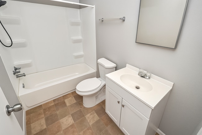 Foto del edificio - 1741 N Riley Ave