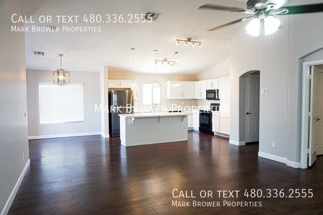 Foto del edificio - 1136 E Christopher St