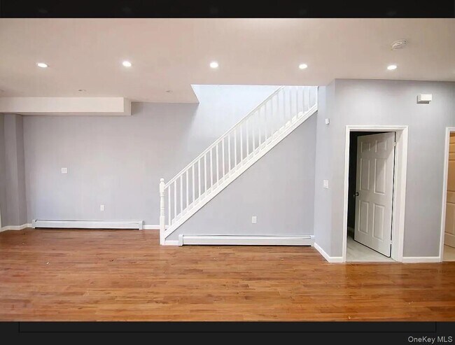 Foto del edificio - 251 Covert St.
