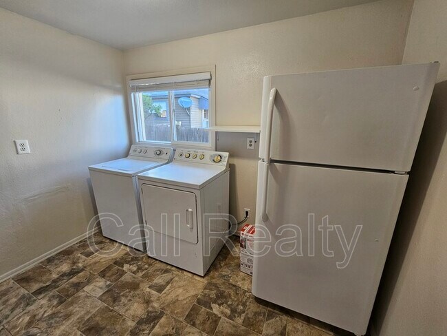 Foto del edificio - 4728 N Madison St