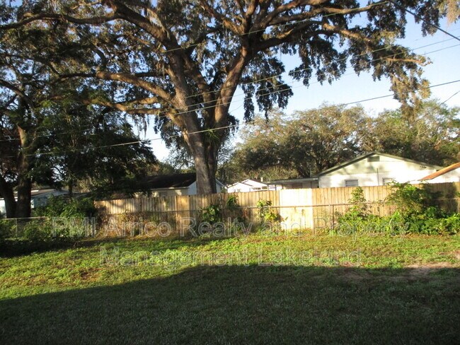 Foto del edificio - 1248 Woodland Ave