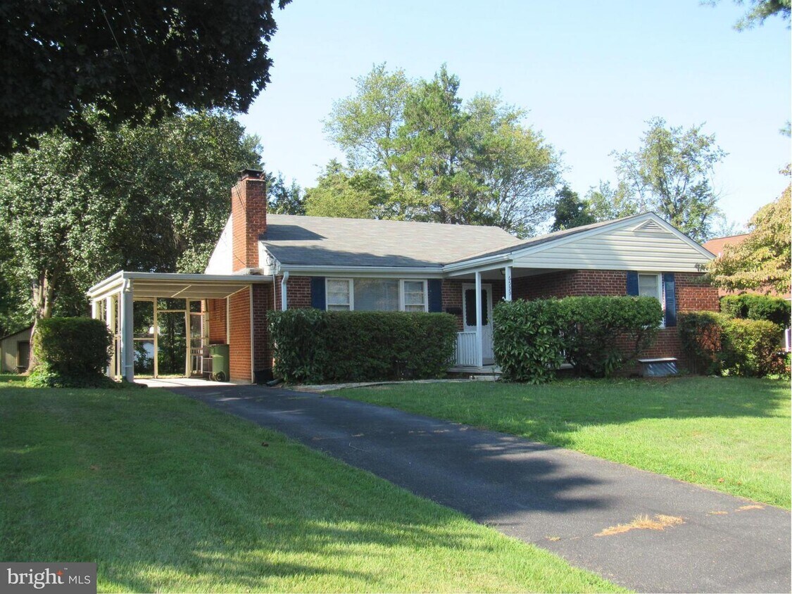 Primary Photo - 6533 Chesterfield Ave