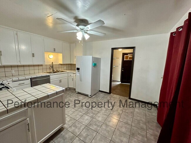 Foto del edificio - Cute 2 Bed/1 Bath Home in SE Bakersfield w...