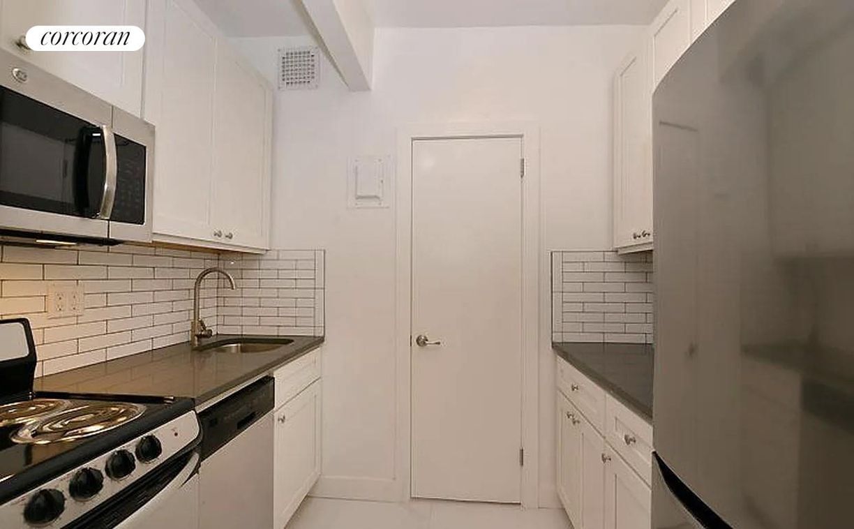 Building Photo - 1355 2nd Ave