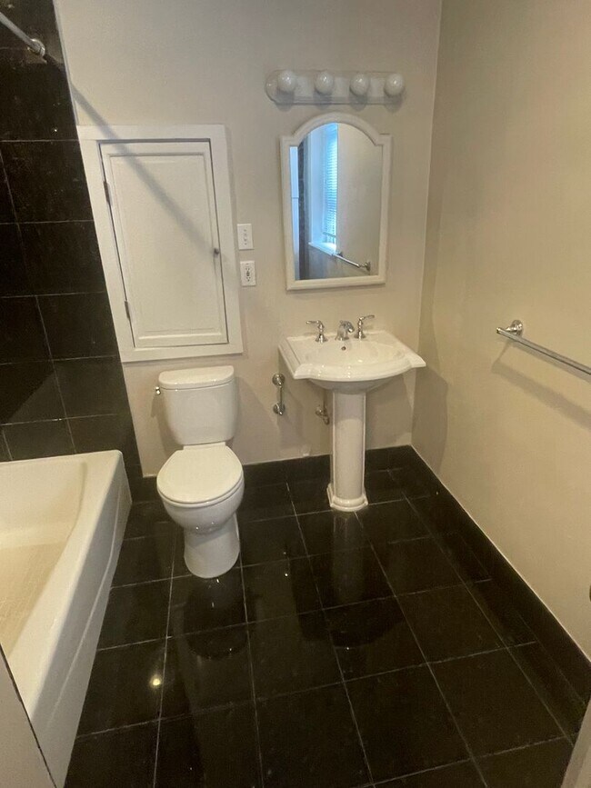 Foto del edificio - Nice, large studio in a prime location in ...