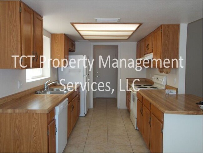 Building Photo - Great Tempe Home w/ Large backyard!