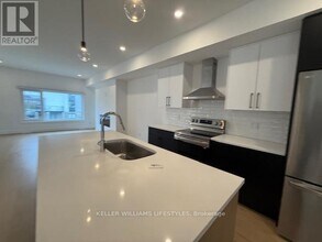 Building Photo - 4254 Lismer Ln