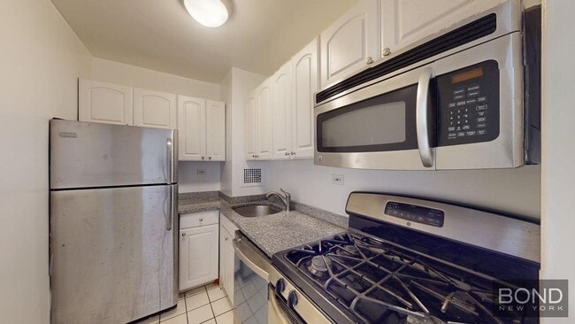 Building Photo - 435 E 79th St