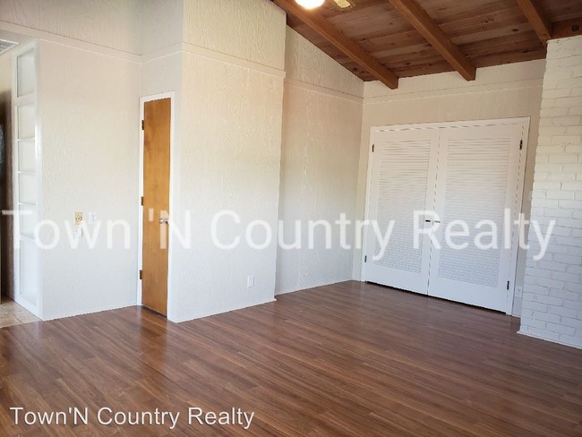 Building Photo - 3 br, 2 bath House - 201 E. Curtis Street