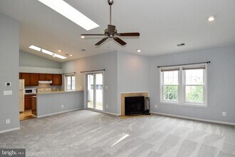 Building Photo - 4056 Grays Pointe Ct