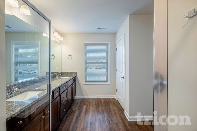 Building Photo - 559 Trickum Hill Dr
