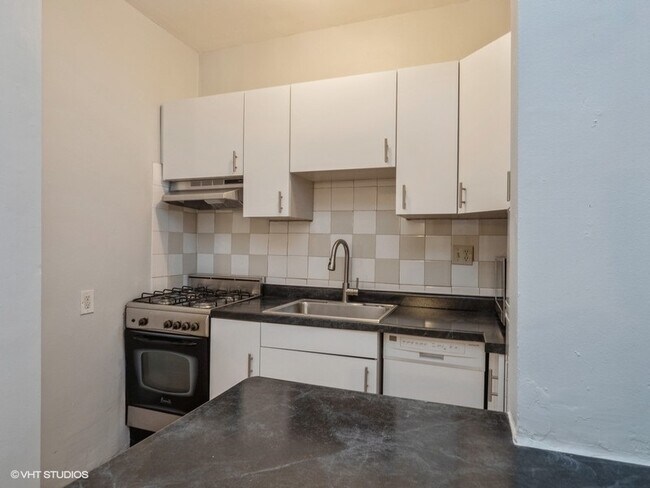 Building Photo - 1127 W Farwell Ave