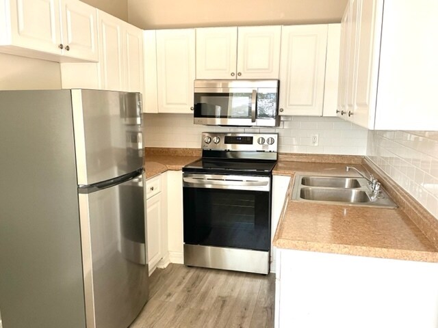 Kitchen - 1701 E Louisiana Ave