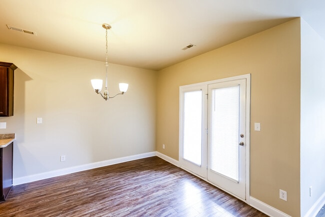 Building Photo - 115 Lazy Oak Dr