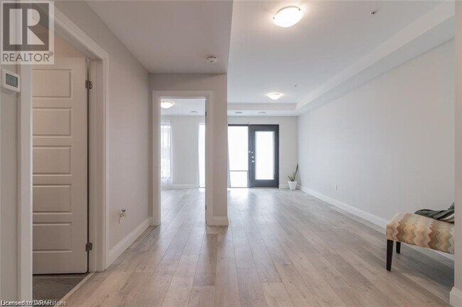 Building Photo - 5 Wake Robin Dr