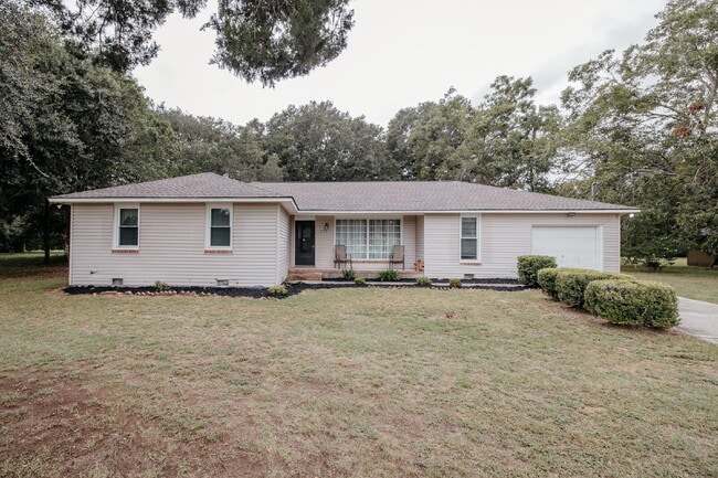 Fully Furnished Charleston Rental Near Folly Beach – Utilities Included | $3,600/Month - Fully Furnished Charleston Rental Near Folly Beach – Utilities Included | $3,100/Month Apartment
