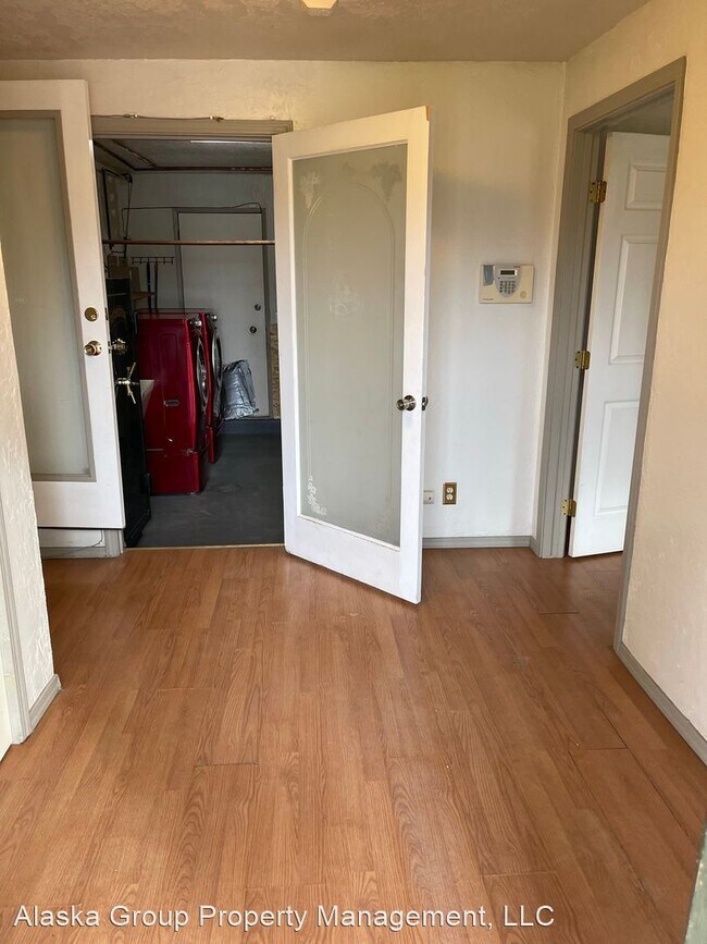 1 br, 1 bath House 1040 N Pittman