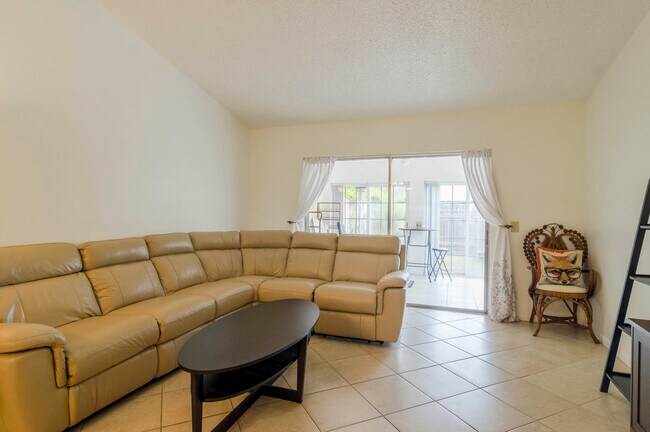 Foto del edificio - 120 Oakwood Dr