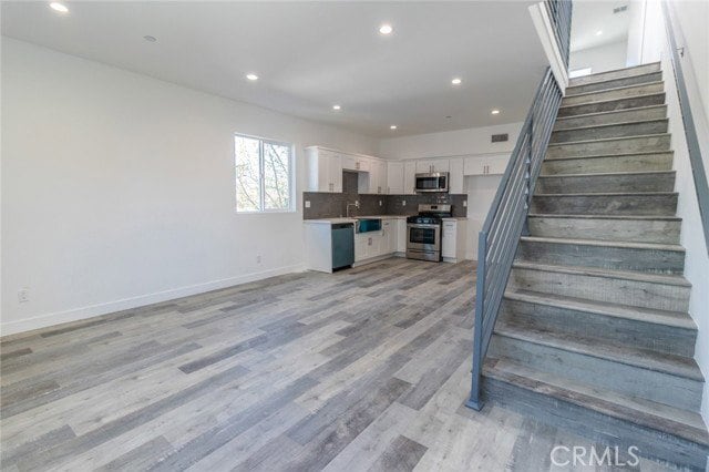 Foto del edificio - 5144 Riverton Ave