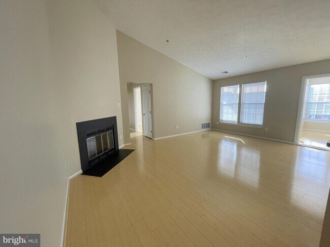 Foto del edificio - 615 Himes Ave