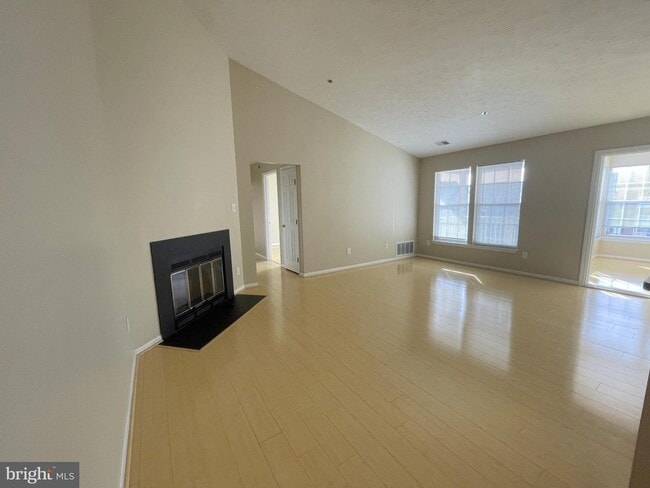Building Photo - 615 Himes Ave
