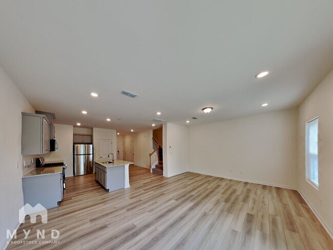 Foto del edificio - 5213 Maynard Hl Dr