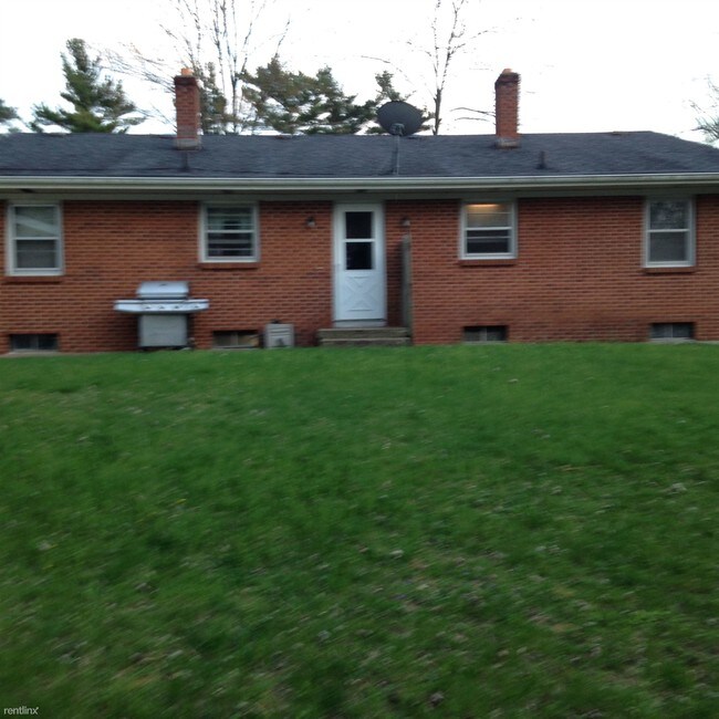 Building Photo - 2 br, 1 bath Duplex - 1411 52nd St SE